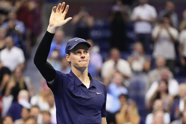 ▲辛納打進「贏者全拿」的美網決賽 將對決宿敵艾卡拉茲。(圖/達志影像/美聯社)