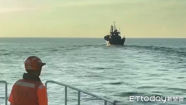 ▲▼中國漁船澎湖越界拒檢!海巡硬起來「登船押人」回馬公調查。(圖/記者陳洋翻攝)