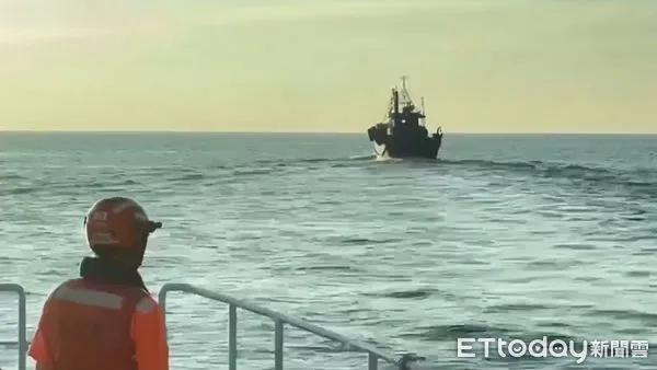 ▲▼中國漁船澎湖越界拒檢!海巡硬起來「登船押人」回馬公調查。(圖/記者陳洋翻攝)