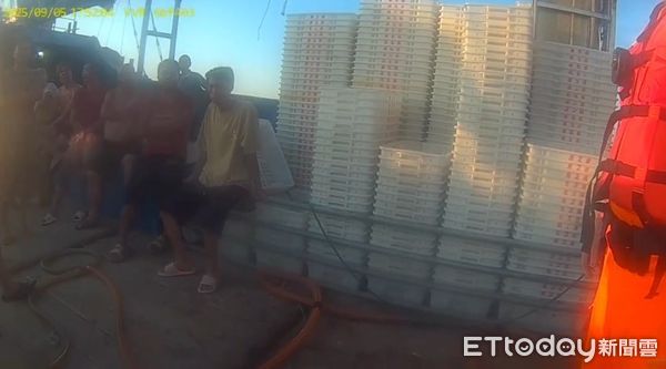 ▲▼中國漁船澎湖越界拒檢!海巡硬起來「登船押人」回馬公調查。(圖/記者陳洋翻攝)