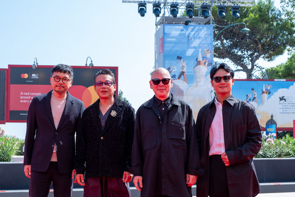 ▲《回家》劇組,(左起)製片王雲霖、監製李康生、導演蔡明亮、演員亞儂弘尚希。(圖/汯呄霖電影提供)