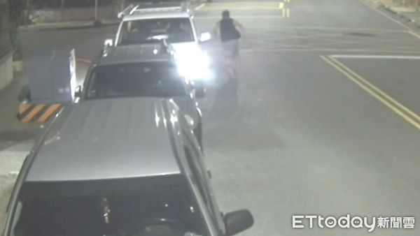 ▲有多次酒駕紀錄的許男,因酒駕肇事逃逸,遭警方攔截圍捕。(圖/記者陸運陞翻攝)