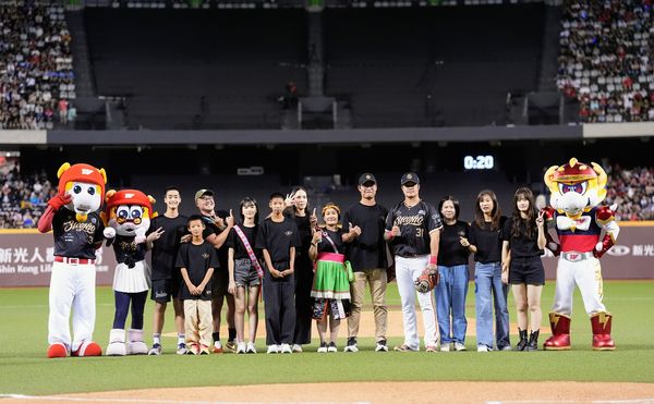 ▲▼林智勝的哥哥林祖懷受邀開球。(圖/味全龍提供)