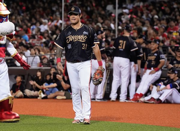 ▲▼林智勝的哥哥林祖懷受邀開球。(圖/味全龍提供)