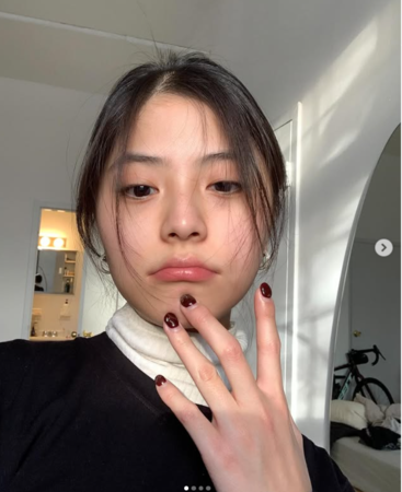 ▲若盈拍下朋友餵狗喝酒的影片挨轟。(圖/翻攝自Dcard)