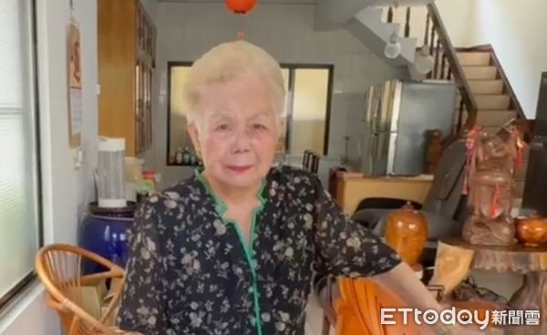 ▲▼柯媽已準備好火爐要替柯文哲接風洗塵,哽咽表達不捨。(圖/地方中心翻攝)