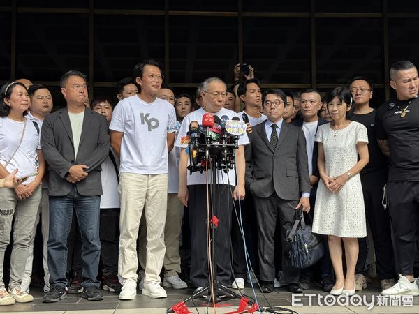 ▲民眾黨前主席柯文哲發表談話。(圖/記者徐文彬攝)