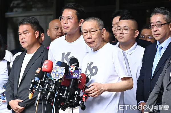 ▲柯文哲8日以7000萬交保,並在民眾黨主席黃國昌陪伴下發表談話。(圖/記者李毓康攝)