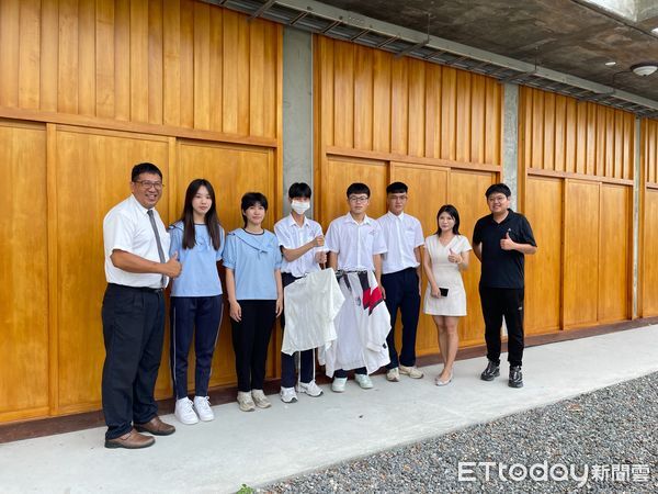 ▲公東高工「多功能衣架」奪2025美國達文西國際發明展金牌。(圖/記者楊晨東翻攝)