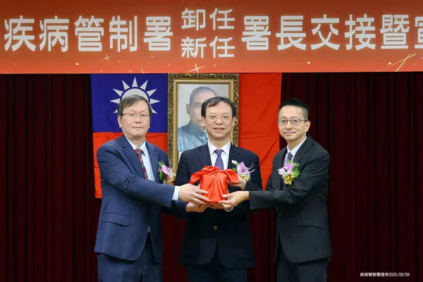 ▲▼疾管署長交接。(圖/疾管署提供)