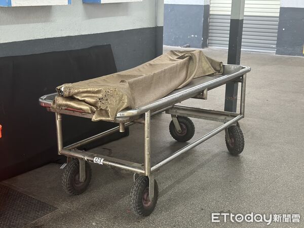 ▲▼李男打母遭刺死,相驗。(圖/記者許權毅攝)