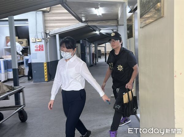 ▲▼李男打母遭刺死,相驗。(圖/記者許權毅攝)