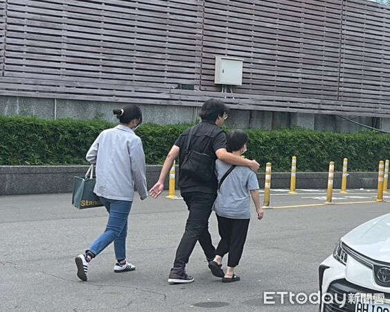 ▲▼李男打母遭刺死,相驗。(圖/記者許權毅攝)