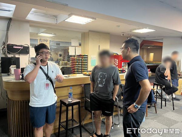 ▲▼淡水警逮捕棋牌社4名男女打牌聚賭,其中2人還是大學生。警方將負責人及4賭客移送偵辦,棋牌社在社群平台Threads揪咖打牌 。(圖/記者陳以昇翻攝)