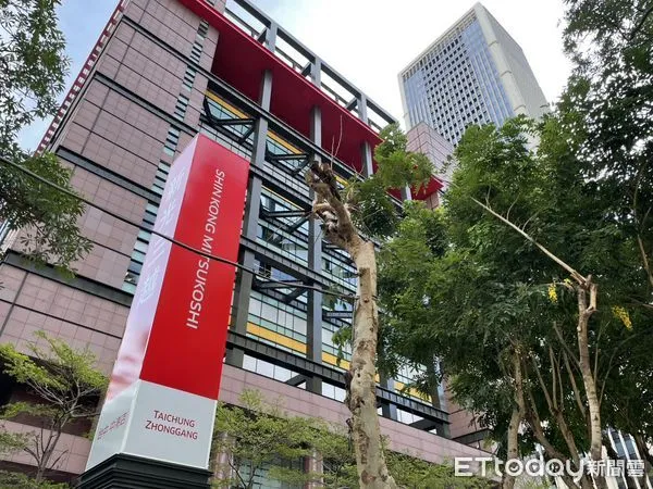 ▲▼新光氣爆過後7月,今天首次開放6樓廠商進貨。(圖/記者鄧木卿攝)