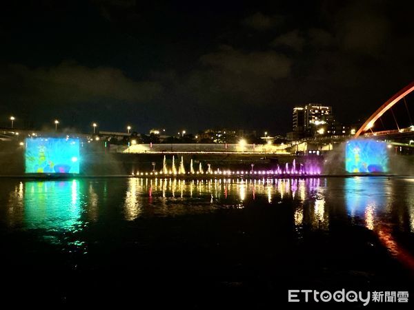 ▲2025台北水舞嘉年華試燈,彩虹橋,台北水舞嘉年華。(圖/記者彭懷玉攝)
