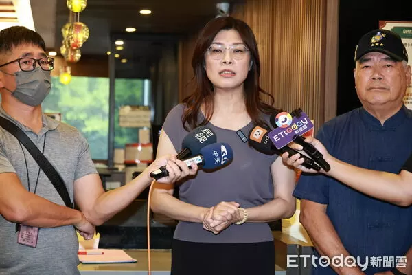 ▲▼國民黨主席參選人鄭麗文請益之旅之二復興崗23期年會 季麟連陪同-鄭麗文 。(圖/記者黃克翔攝)