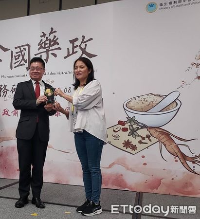 ▲▼花蓮縣衛生局獲4項肯定於衛生福利部召開的全國藥政業務研討會上受奬。(圖/花蓮衛生局提供,下同)