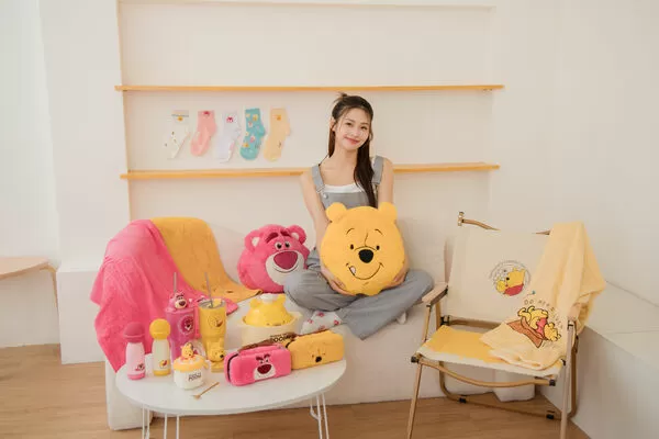 ▲▼7-11推出「小熊維尼系列白色森活」與「小熊維尼&熊抱哥系列熊賀森活」快閃購活動。(圖/業者提供)