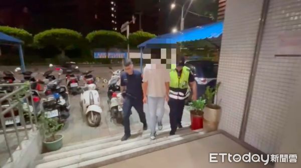 ▲▼三重警方循線逮捕露鳥的蕭姓男子 。(圖/記者陳以昇翻攝)