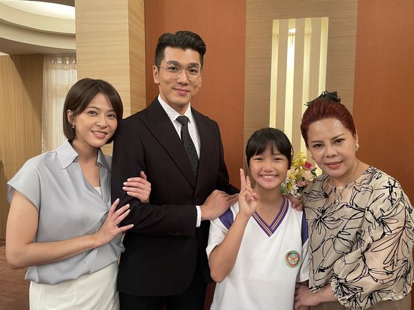 ▲蘇晏霈(左起)、吳政澔、蕭晴曦、錦雯在《好運來》是一家人。(圖/民視提供)