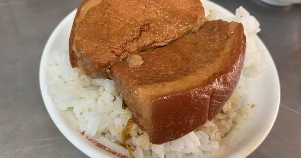 男子在Google評論區留言寫下的愛情回憶,釣出女主角現身回應。(示意圖/報系資料照)