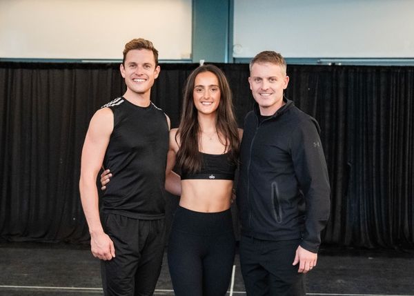 ▲《火焰之舞》(左起)「首席男舞者」盧卡斯勞頓、「首席女舞者」艾琳邁波琳、「創意總監」詹姆士基根。(圖/寬宏提供)