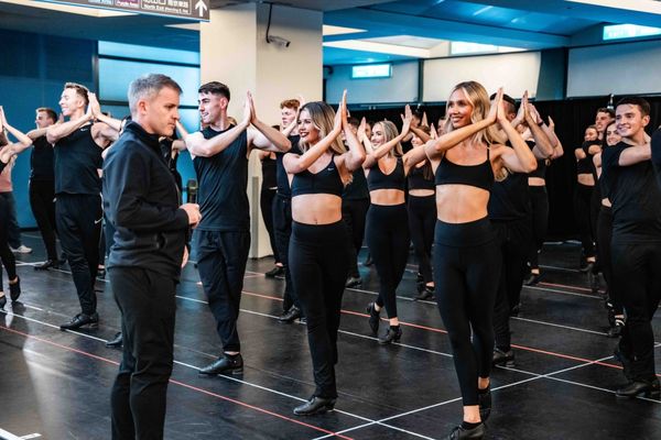 ▲《火焰之舞》百名舞者在台北小巨蛋彩排。(圖/寬宏提供)