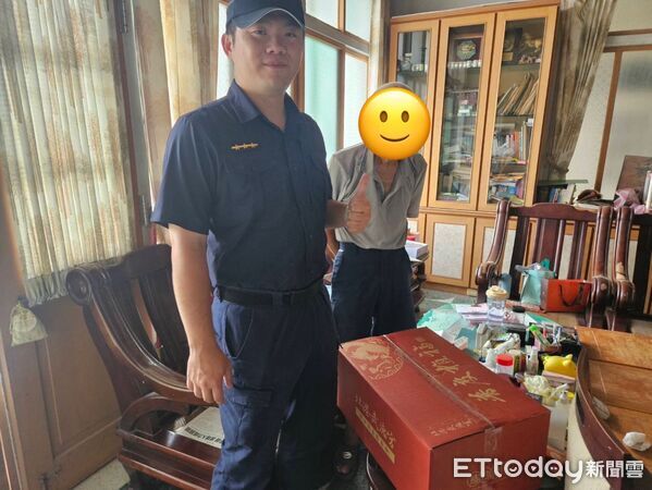 ▲▼ 【北港武德宮捐贈普渡物資 朴子分局協助送暖】 。(圖/朴子分局提供)