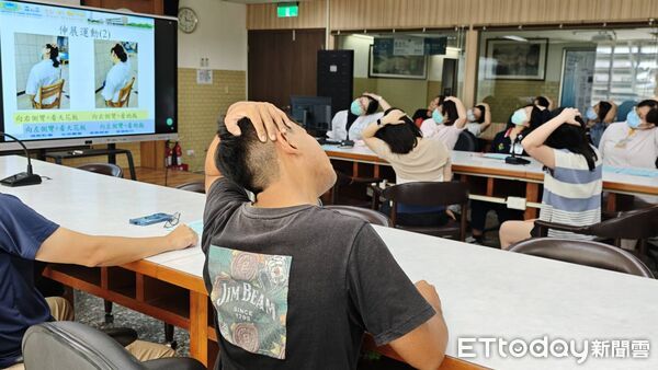 ▲▼ 朴子醫院舉辦職場健康講座 守護同仁肌肉骨骼健康心 。(圖/朴子醫院提供)