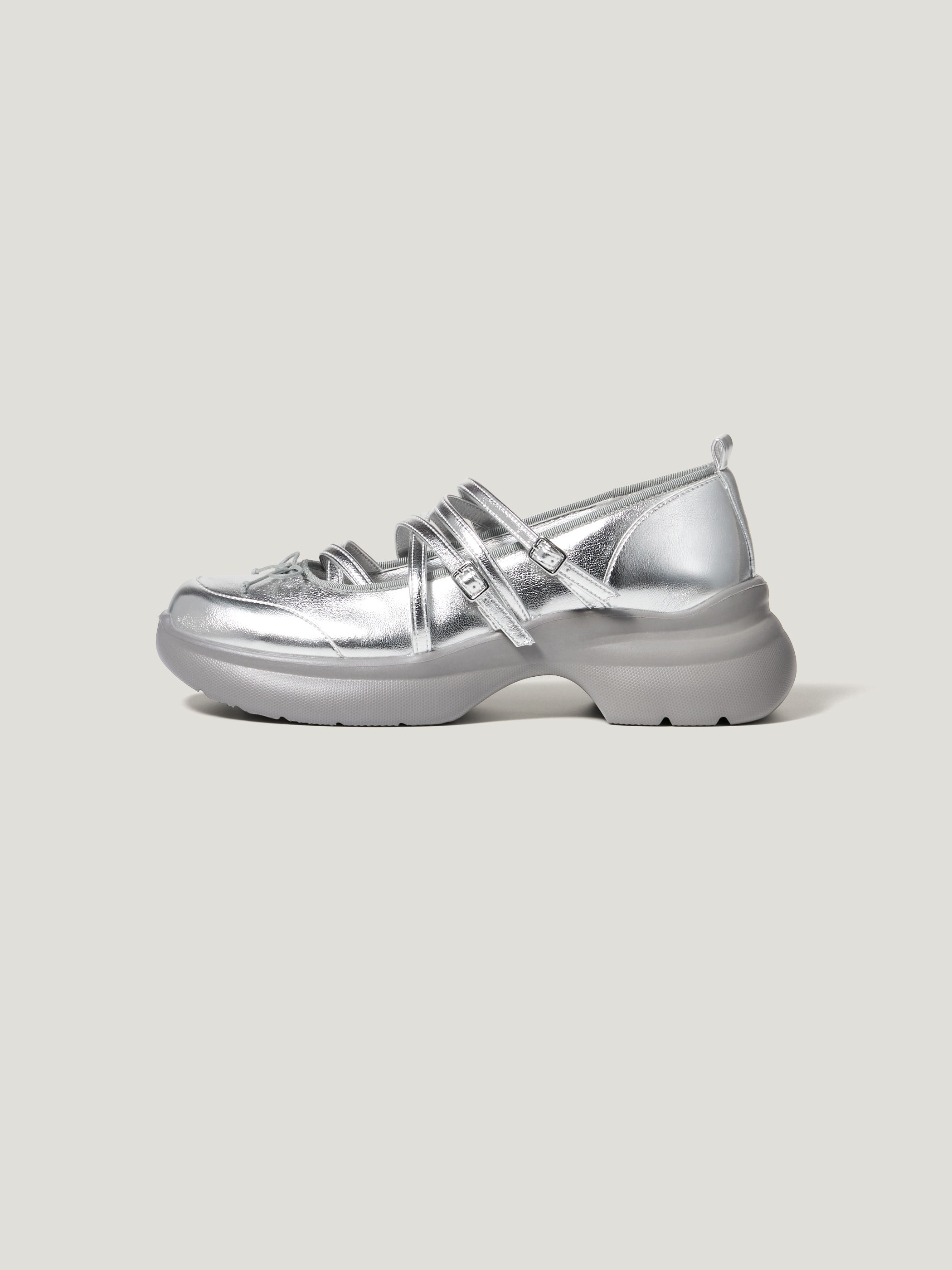 ▲▼ 日本快時尚品牌 GU 宣布與倫敦時裝品牌 rokh 再度攜手。(圖/品牌提供)