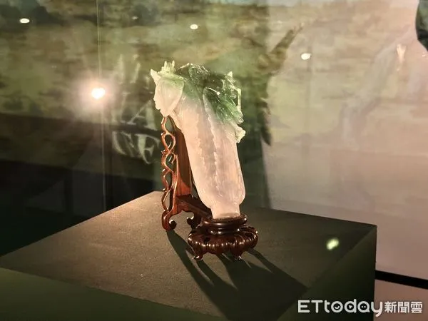 ▲▼國立故宮博物院人氣國寶〈翠玉白菜〉首度登上歐洲,同時還有上百件珍貴文物到「捷克國家博物館」展出。(圖/記者林育綾攝)