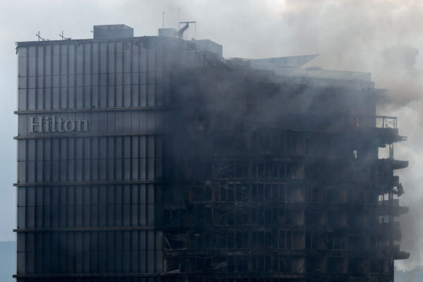 ▲▼尼泊爾希爾頓酒店被縱火。(圖/路透社)