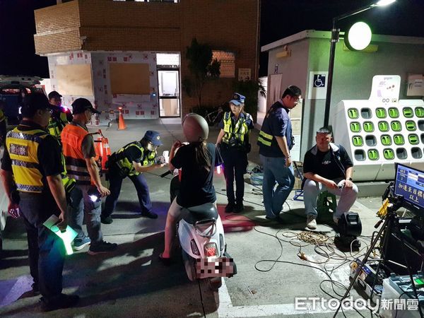 ▲學甲警方與環保局、監理站聯合稽查,針對改裝車及噪音車輛加強取締。(記者林東良翻攝,下同)