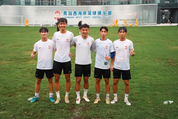 ▲「台灣隊長」陳柏良邀請台灣4位足球小將,前進他的豬超母隊進行訓練。(圖/展逸提供)