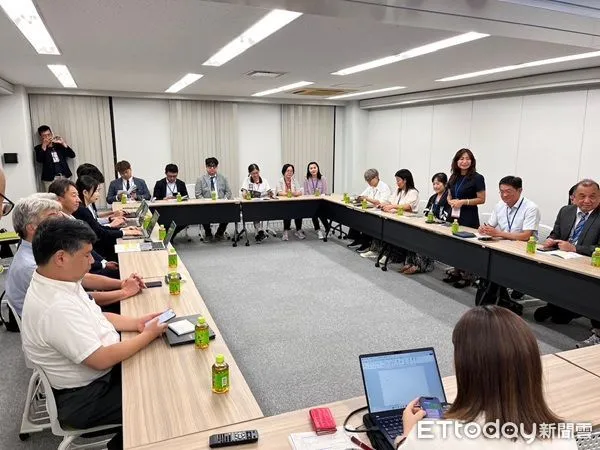 ▲桃園市政府觀光局率桃園旅館業、旅行業、商圈業者拜會日本神戶觀光局,並與當地旅遊業者交流。(圖/桃園市府觀光局提供)