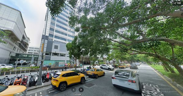 ▲▼北市聯合醫院仁愛院區通風管起火,所幸自撲無人傷。(圖/翻攝Google Map)