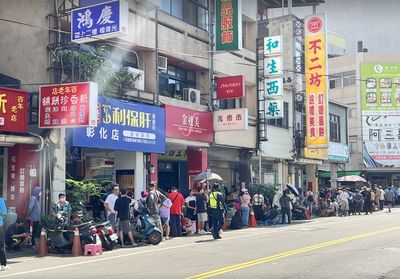 蛋黃酥之亂又來了！400公尺人龍癱瘓街頭　代購價一盒飆1500