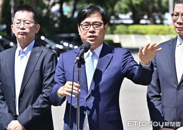 ▲▼ 高雄市長陳其邁前往行政院討論新版《財劃法》解方 。(圖/記者李毓康攝)