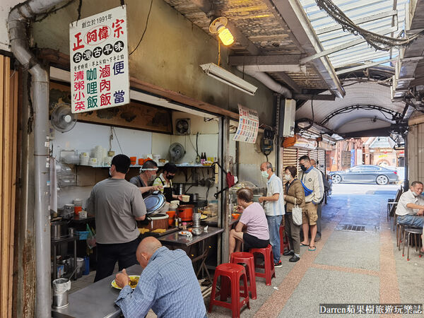 ▲▼萬華三水街市場小吃「正宗阿偉咖哩飯」推薦,極致香10元飯菜滷肉。(圖/部落客Darren提供)