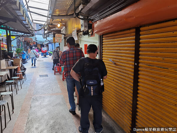 ▲▼萬華三水街市場小吃「正宗阿偉咖哩飯」推薦,極致香10元飯菜滷肉。(圖/部落客Darren提供)