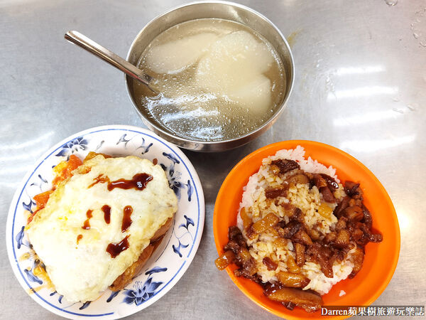 ▲▼萬華三水街市場小吃「正宗阿偉咖哩飯」推薦,極致香10元飯菜滷肉。(圖/部落客Darren提供)