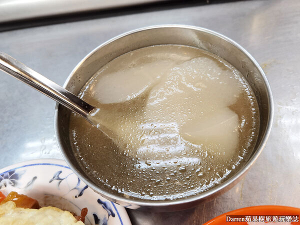 ▲▼萬華三水街市場小吃「正宗阿偉咖哩飯」推薦,極致香10元飯菜滷肉。(圖/部落客Darren提供)