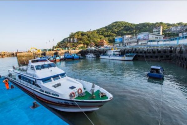 一名穿著疑似解放軍迷彩服的中國籍男子透過小三通入境馬祖北竿,因被查出證件有問題,對境管人員出現激動情緒。(翻攝馬祖國家風景區網站)