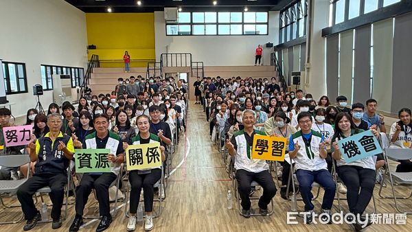 ▲南投家扶日前舉辦大專獎助學金典禮,約190位扶助大專生受惠。(圖/南投家扶中心提供)