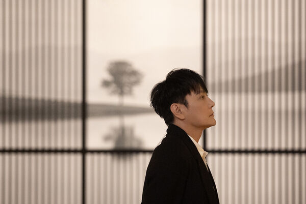 ▲▼張信哲釋出新歌〈這世的名字〉MV。(圖/潮水音樂提供)