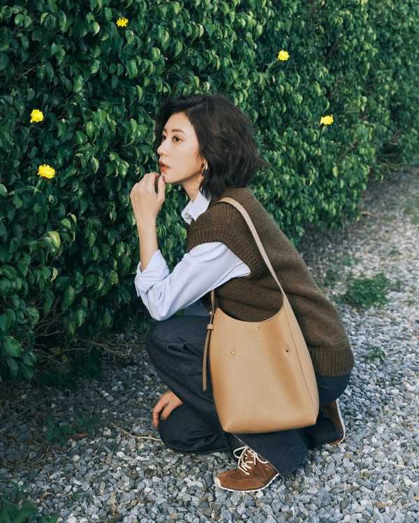 孫芸芸拎的鎖頭包竟然20年前就紅過?賈靜雯、楊謹華都在曬這顆包,1萬多收、根本小資標配