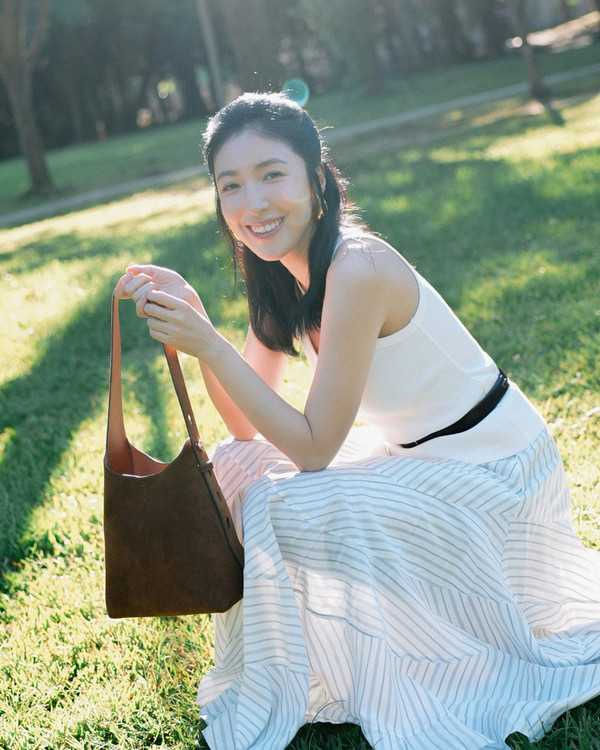 孫芸芸拎的鎖頭包竟然20年前就紅過?賈靜雯、楊謹華都在曬這顆包,1萬多收、根本小資標配