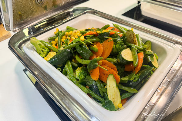 ▲▼傳聞庫克山必住飯店,入住推薦吃百匯晚餐。(圖/部落客飛天璇提供)