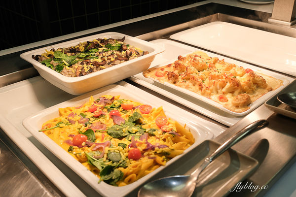 ▲▼傳聞庫克山必住飯店,入住推薦吃百匯晚餐。(圖/部落客飛天璇提供)